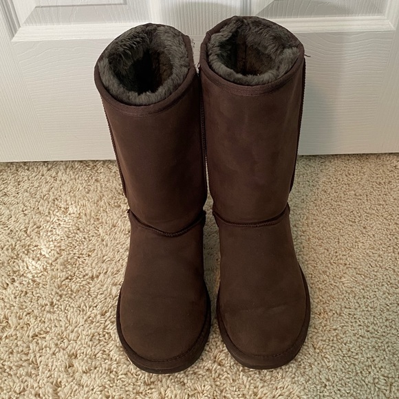Women’s Classic Tall Ugg Boots - Picture 2 of 5